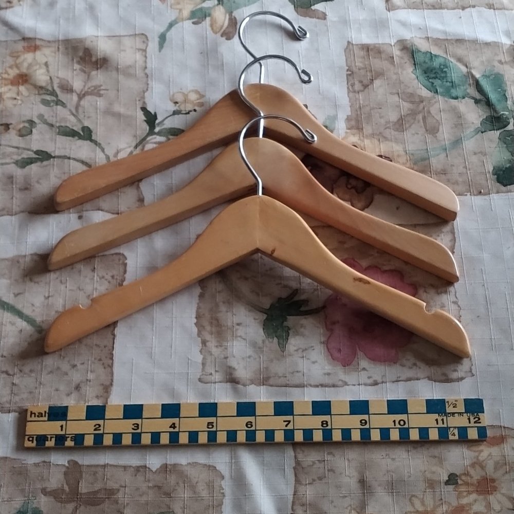 Wooden Children's Hangers - Picture 2 of 3